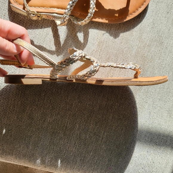 Universal Thread Sandals - Picture 2 of 6